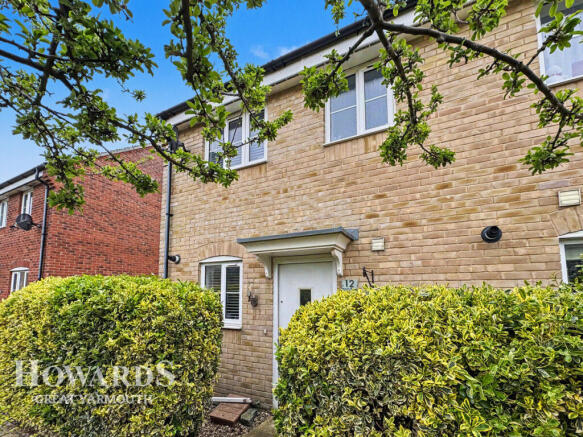 2 bed property, in Aspen Road, £200,000