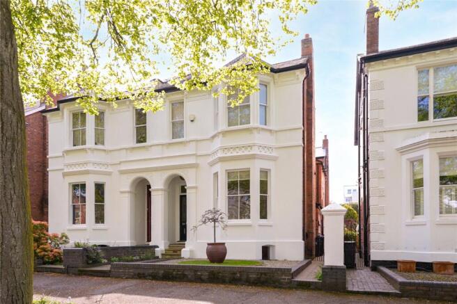 5 bed property, in Binswood Avenue, £1,400,000