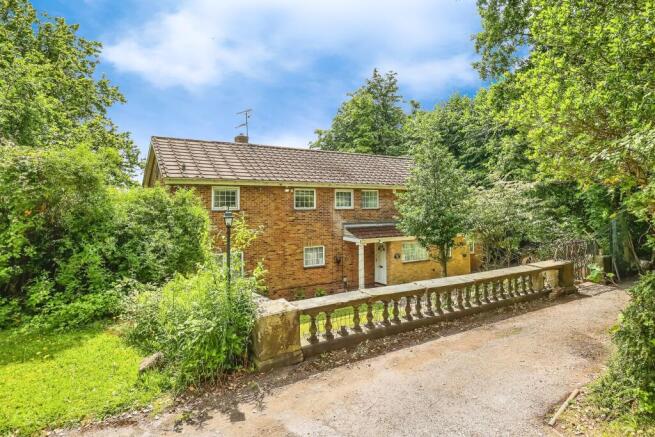 4 bed property, in Alexandra Park, £800,000