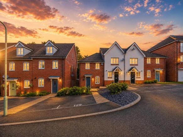 3 bed property, in Plaxton Way, £280,000