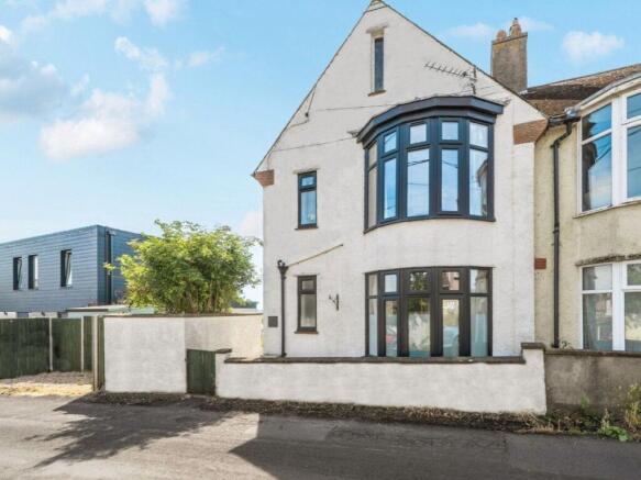 3 bed property, in Hill Head, £389,950