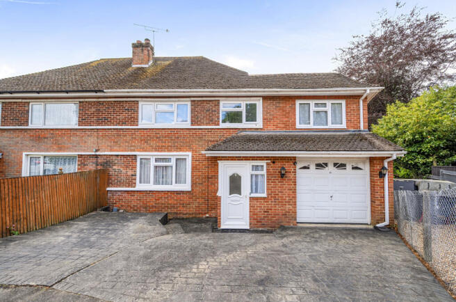 4 bed property, in Fernhill Close, £500,000