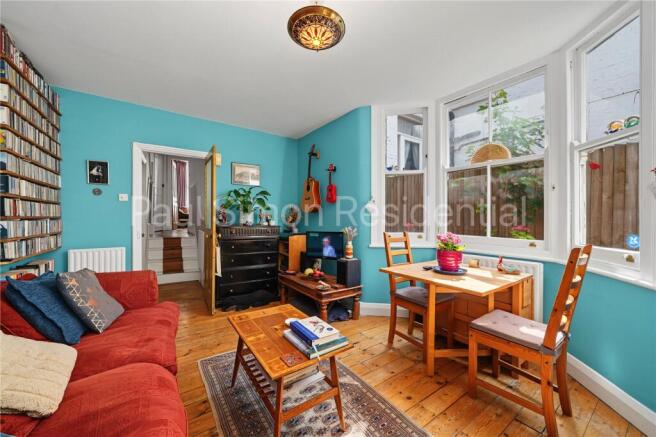 2 bed property, in Pemberton Road, £595,000