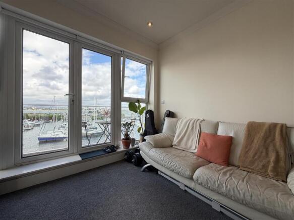 2 bed property, in Marconi Avenue, £250,000