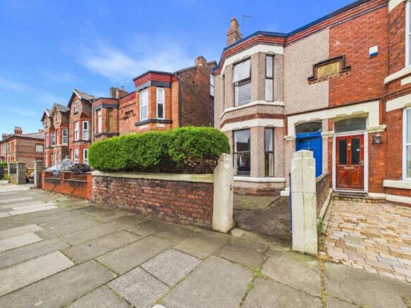 4 bed property, in Cambridge Road, £350,000
