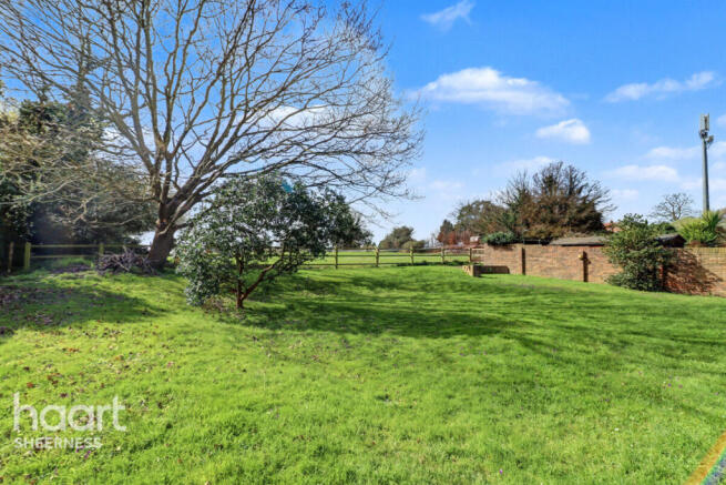 4 bed property, in Chapel Street, £450,000