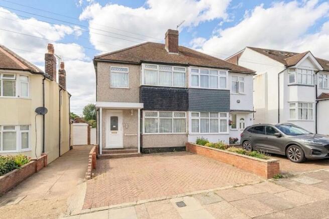 4 bed property, in Wyre Grove, £785,000