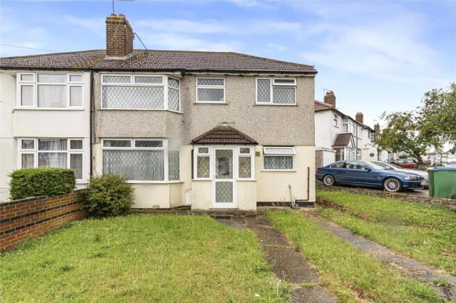 4 bed property, in Bradenham Avenue, £500,000