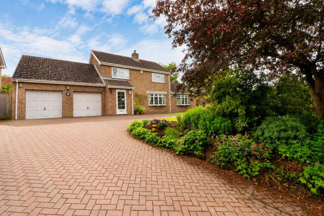 3 bed property, in Grange Lane, £435,000