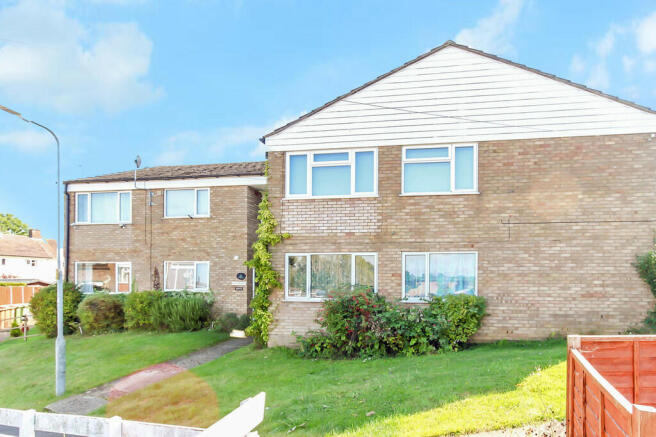 2 bed property, in The Willows, £130,000
