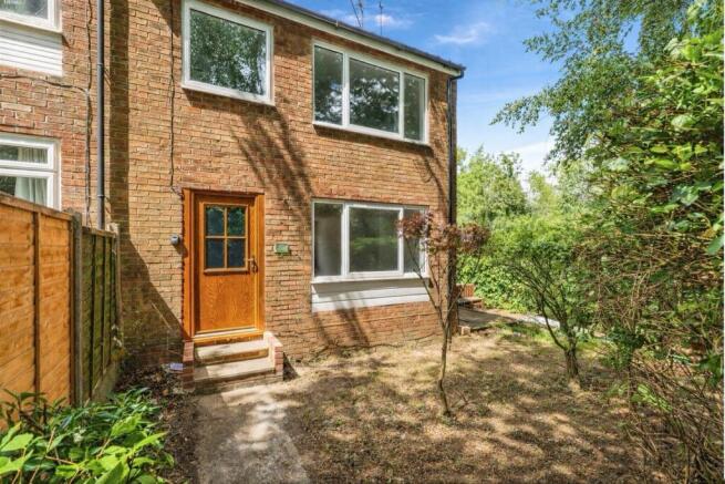 3 bed property, in The Drive, £280,000