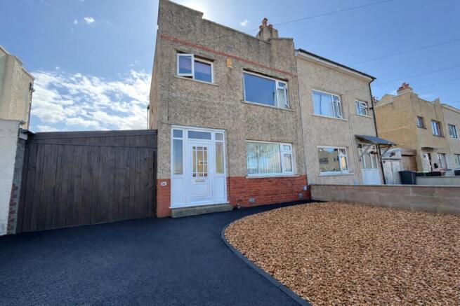3 bed property, in Buckingham Road, £175,000