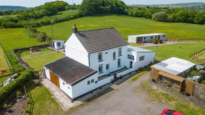 3 bed property, in Cae'r Ysgol Farm, £725,000