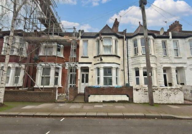 2 bed property, in 105A Burns Road, £190,000