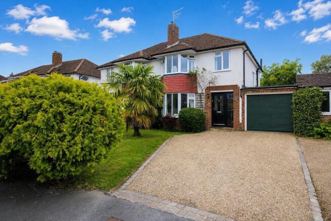 3 bed property, in Meadway, £575,000