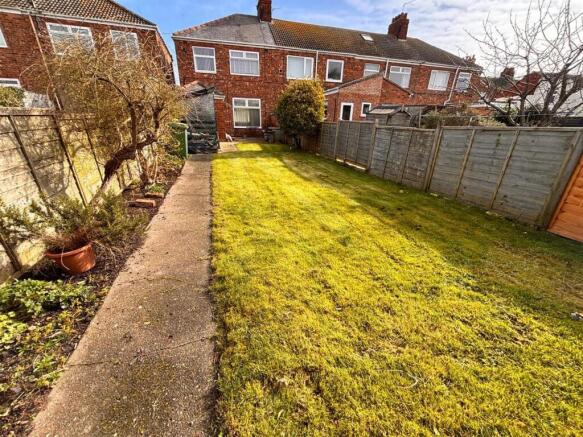 3 bed property, in North Road, £125,000