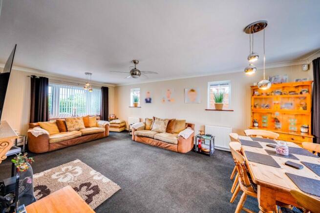 4 bed property, in Holland Close, £900,000