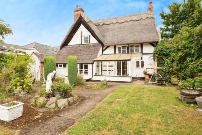 4 bed property, in Main Street, £415,000