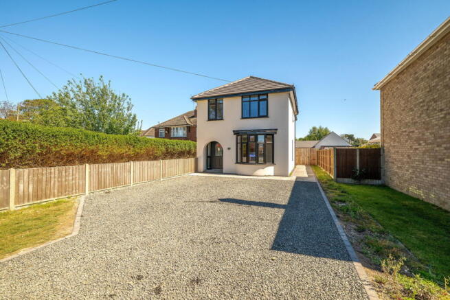 4 bed property, in Broad Lane, £330,000
