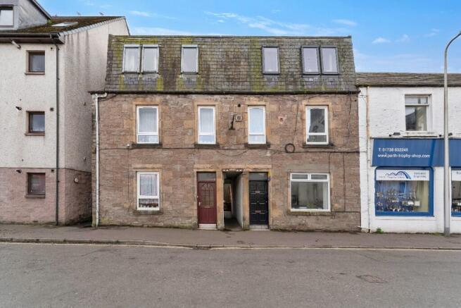 1 bed property, in Victoria Street, £60,000