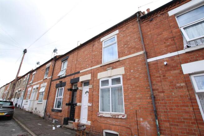3 bed property, in Baker Street, £160,000