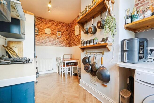 2 bed property, in King Street, £220,000