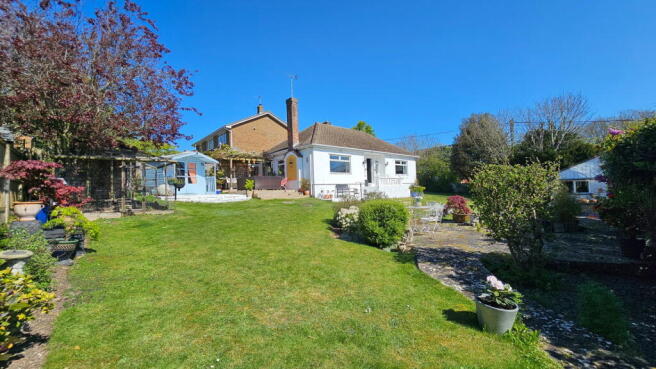 3 bed property, in Kingsdown Hill, £500,000