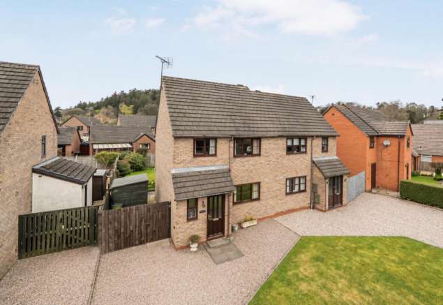 3 bed property, in Caenbrook Meadow, £260,000