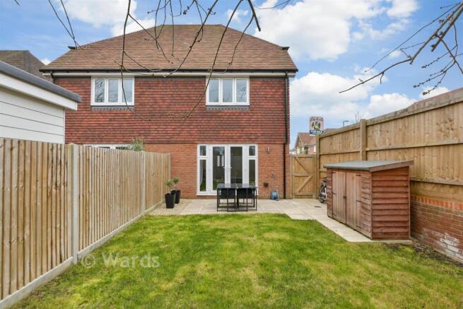 2 bed property, in Kings Close, £350,000