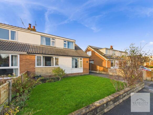 4 bed property, in Dorchester Road, £260,000