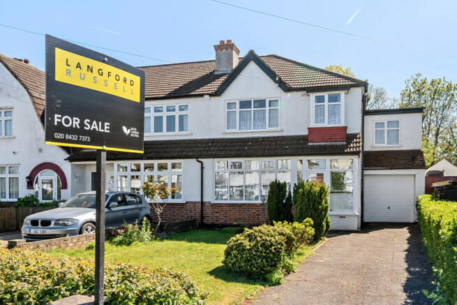 4 bed property, in Pickhurst Rise, £650,000