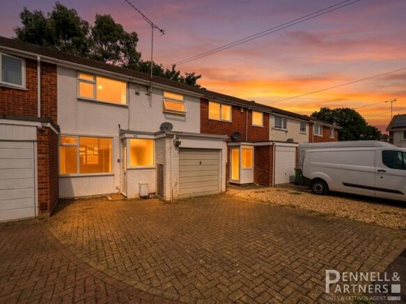 3 bed property, in Kennet Gardens, £200,000