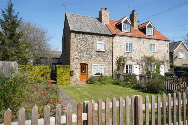 2 bed property, in The Street, £190,000