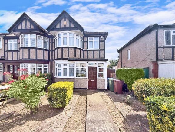 3 bed property, in Ovesdon Avenue, £550,000