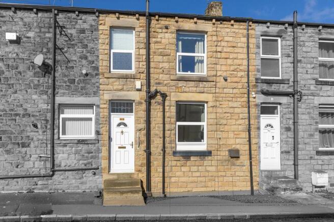 1 bed property, in Union Road, £70,000
