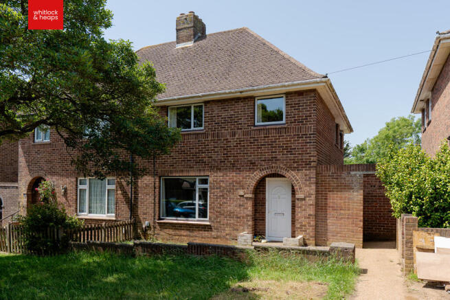 3 bed property, in Amberley Drive, £400,000