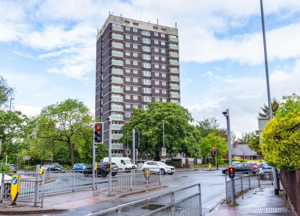 2 bed property, in Corporation Street, £80,000