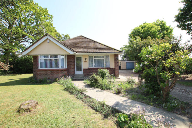 3 bed property, in Bentley Road, £525,000