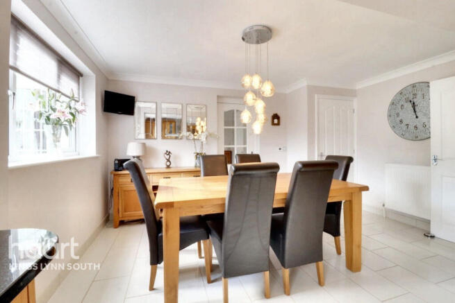 4 bed property, in Flegg Green, £550,000