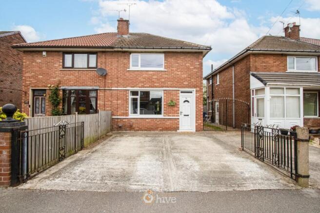 2 bed property, in Acacia Road, £140,000