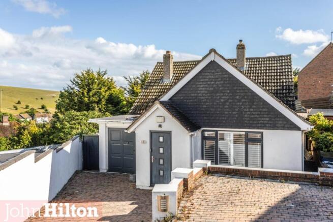 3 bed property, in Frimley Close, £690,000