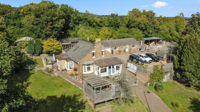 4 bed property, in Vicarage Road, £1,100,000