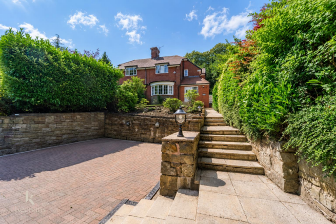 3 bed property, in Towneleyside, £325,000