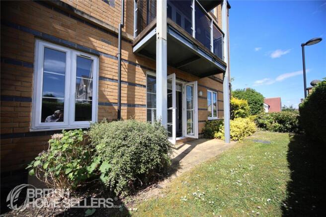 2 bed property, in Constables Way, £285,000