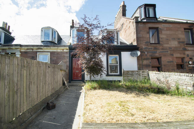 2 bed property, in Bank Street, £95,000