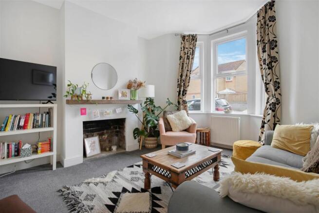 2 bed property, in Soundwell Road, £300,000