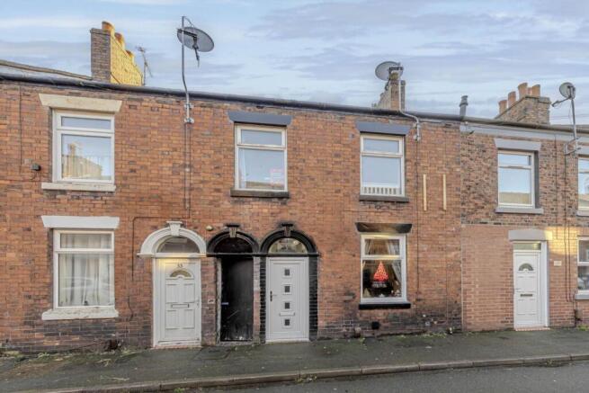 4 bed property, in Henry Street, £118,000