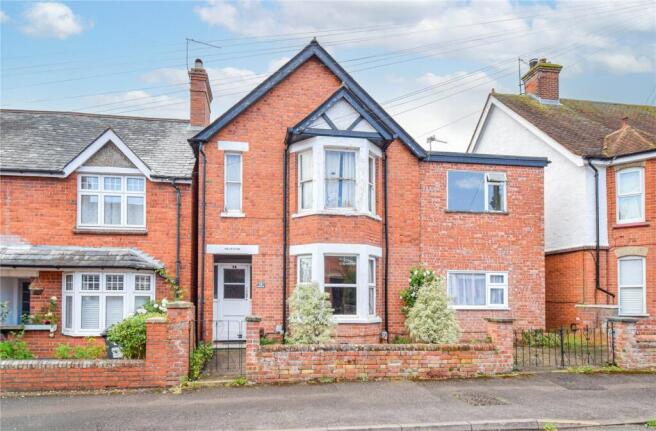 1 bed property, in Kingsbridge Road, £130,000