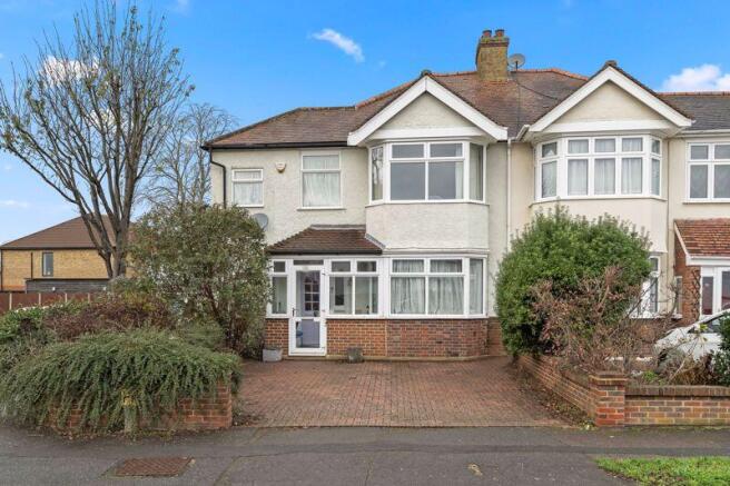 3 bed property, in Farm Way, £685,000