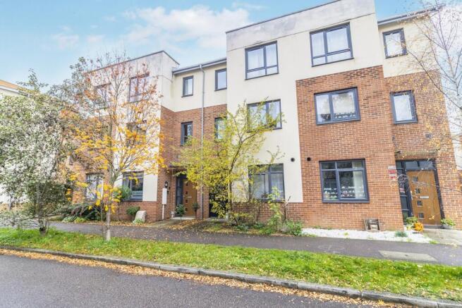 5 bed property, in Langham Way, £405,000